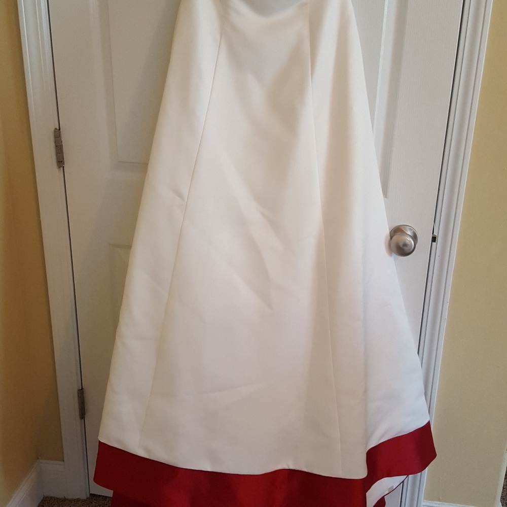 BEAUTIFUL WEDDING DRESS! - Picture 4 of 5